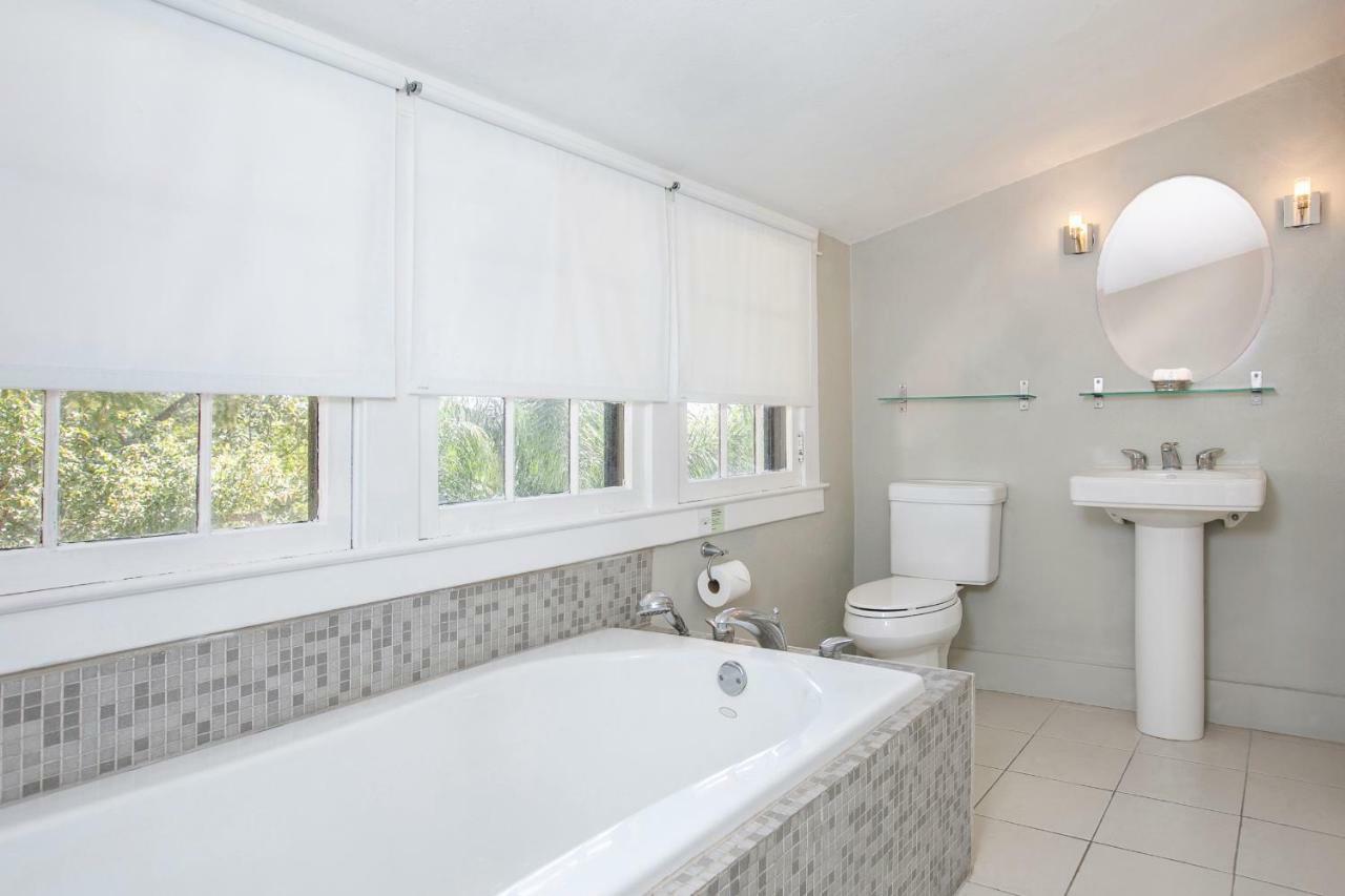 Adora Inn Mount Dora Esterno foto